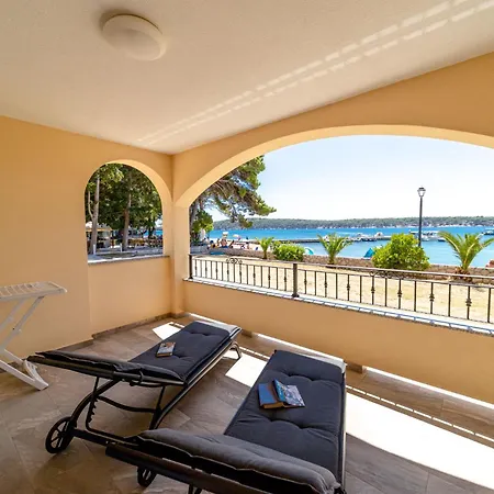 Apartment Villa Alba Rab Banjol Exterior photo